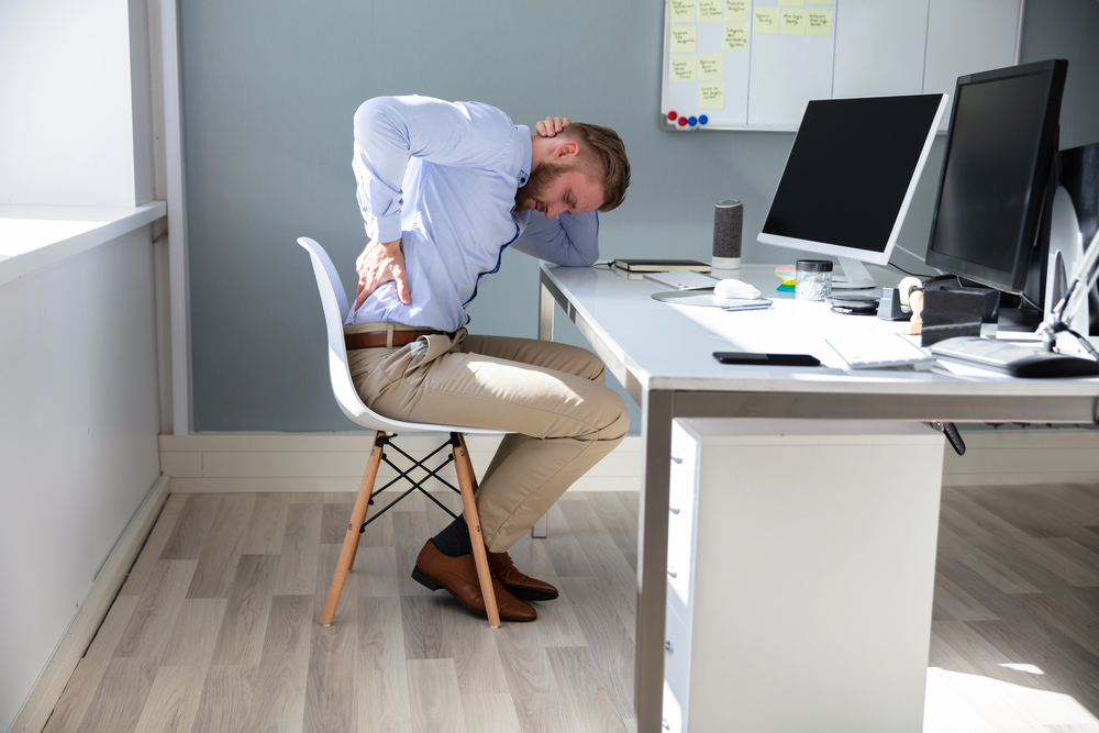 Scrivania e postura: come un ambiente ergonomico può fare la differenza